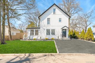 227 N Railroad Avenue, Babylon, NY 11702