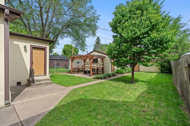 671 Edmund Avenue, Saint Paul, MN 55104