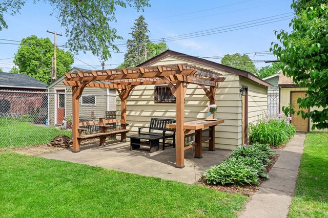 671 Edmund Avenue, Saint Paul, MN 55104