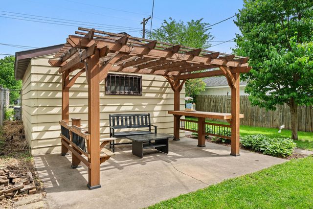 671 Edmund Avenue, Saint Paul, MN 55104