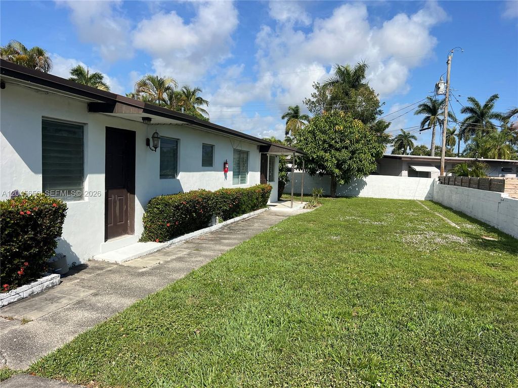 809 NE 2nd Street 12, Hallandale Beach, FL 33009