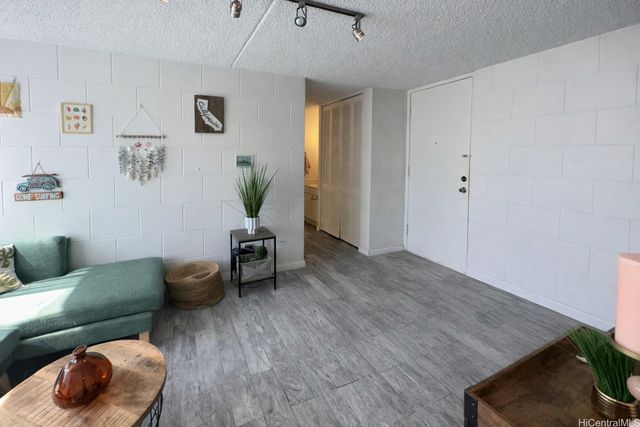 2845 Waialae Avenue 321, Honolulu, HI 96826