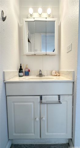 2845 Waialae Avenue 321, Honolulu, HI 96826