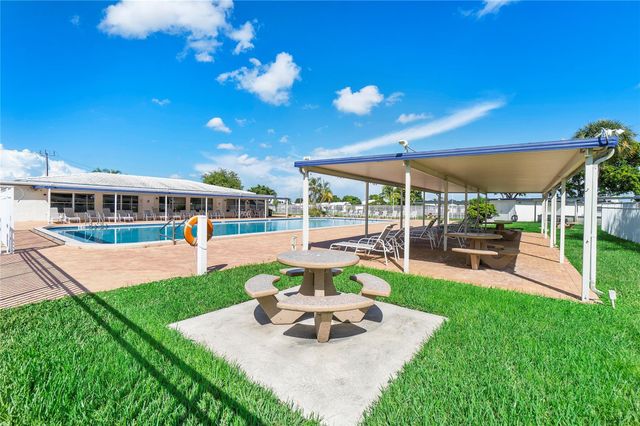 7106 NW 72nd St, Tamarac, FL 33321