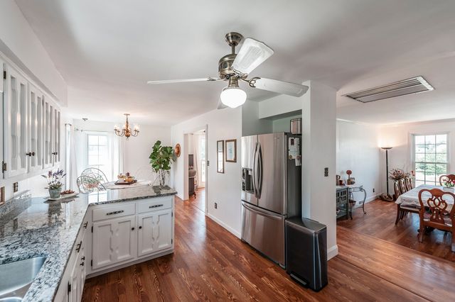 710 Shute Ln, Hendersonville, TN 37075