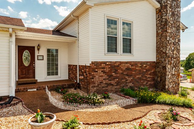 710 Shute Ln, Hendersonville, TN 37075