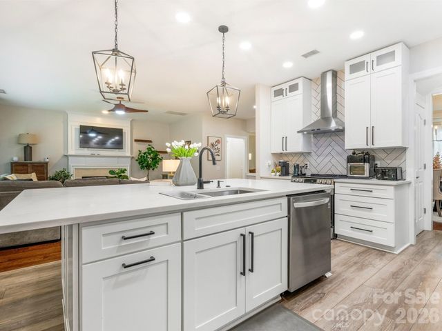 6807 Guinevere Drive, Charlotte, NC 28277
