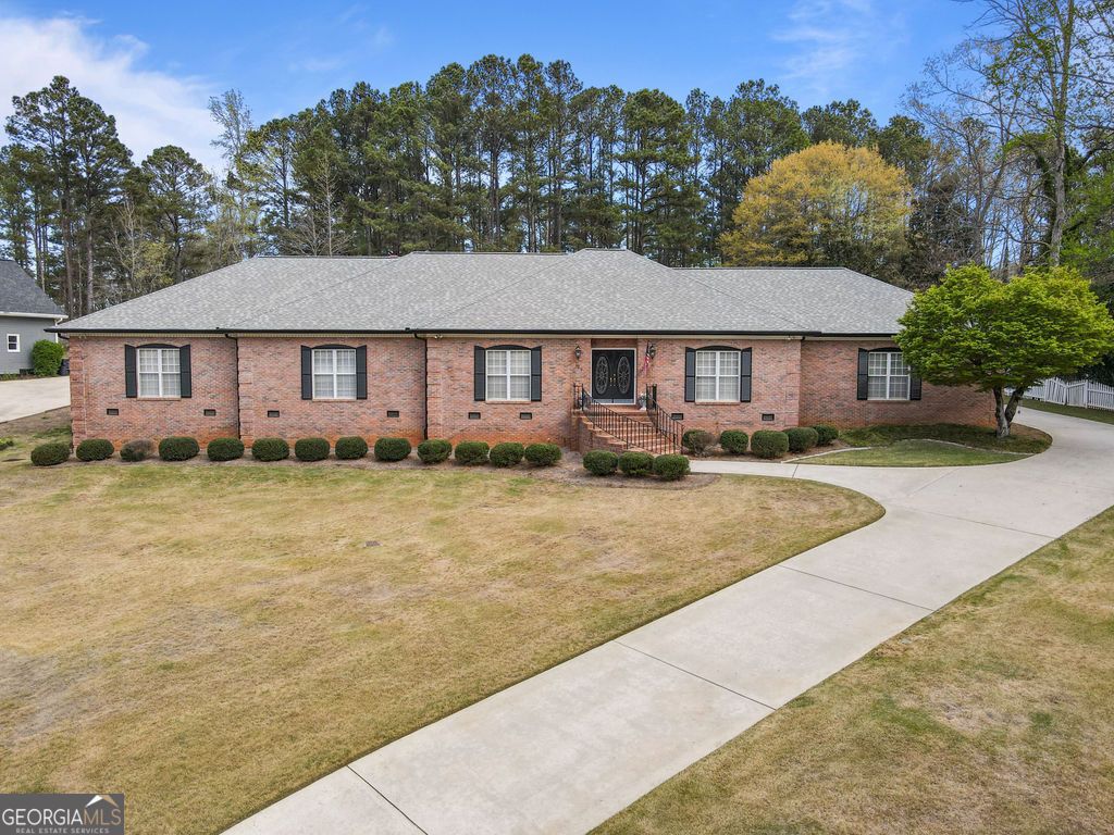 160 Victoria Drive, Fayetteville, GA 30214