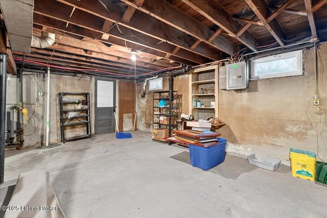 2628 Landor Ave, Louisville, KY 40205