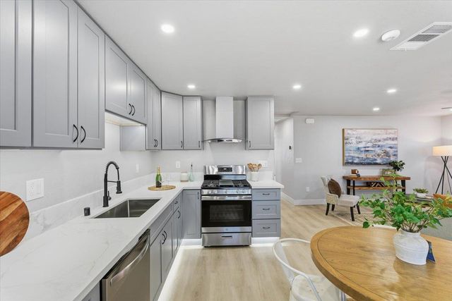 3916 38th St, Sacramento, CA 95820