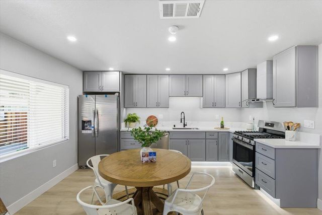 3916 38th St, Sacramento, CA 95820