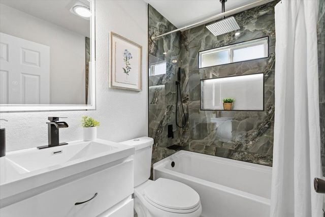 3916 38th St, Sacramento, CA 95820