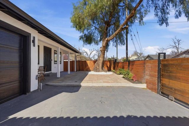 3916 38th St, Sacramento, CA 95820