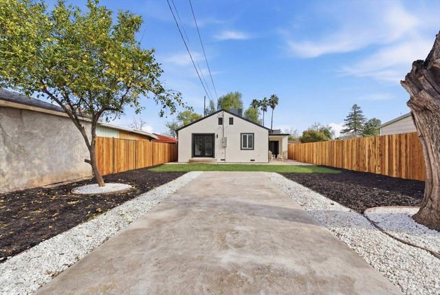 3916 38th St, Sacramento, CA 95820