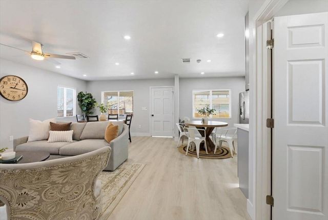 3916 38th St, Sacramento, CA 95820