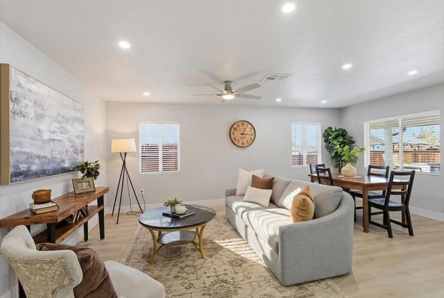 3916 38th St, Sacramento, CA 95820