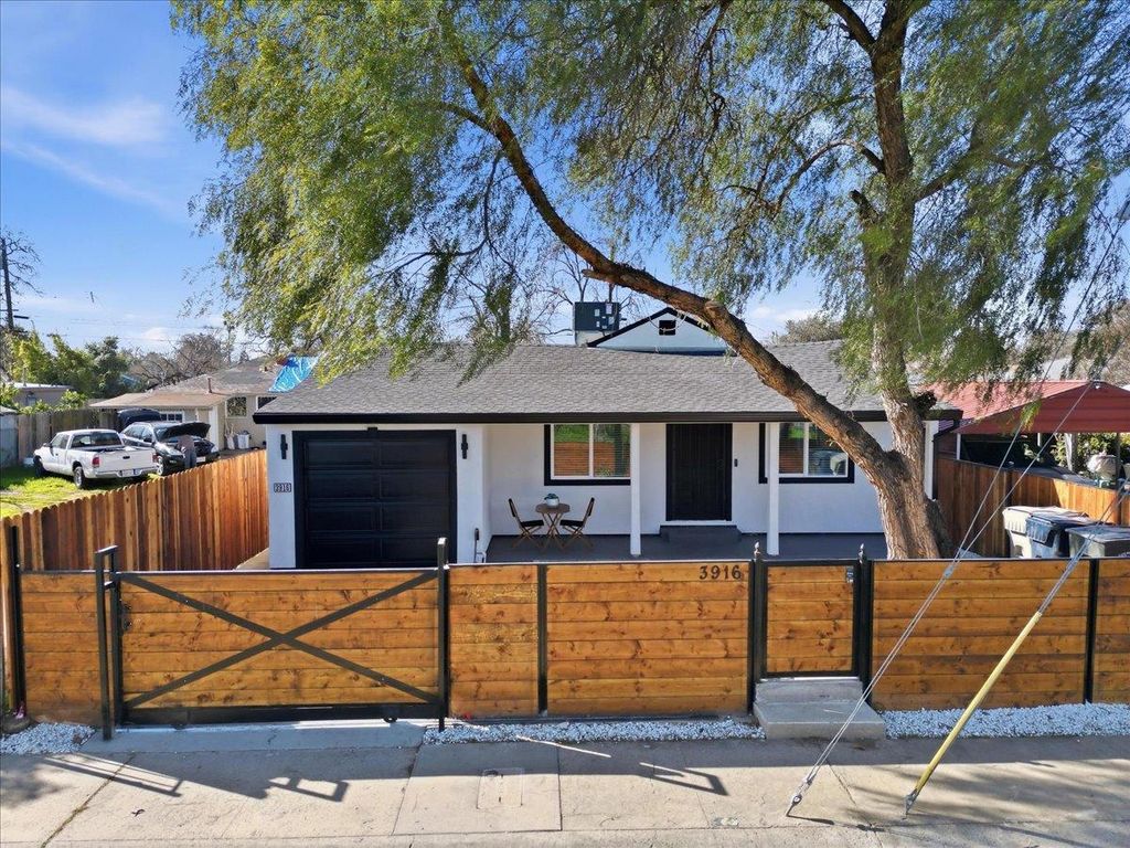 3916 38th St, Sacramento, CA 95820