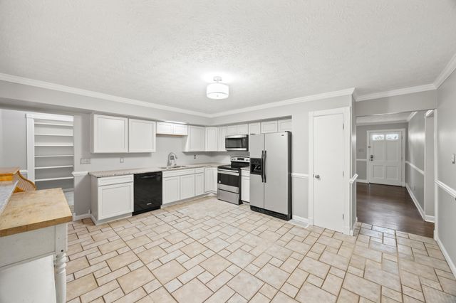 1501 Pine Meadow Road, Lexington, KY 40504