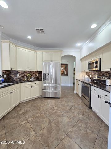 7115 W KINGS Avenue, Peoria, AZ 85382