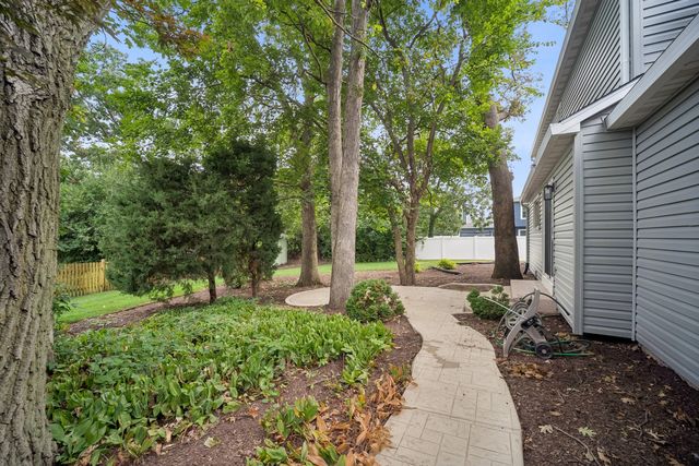 726 Dorchester Drive, Bolingbrook, IL 60440