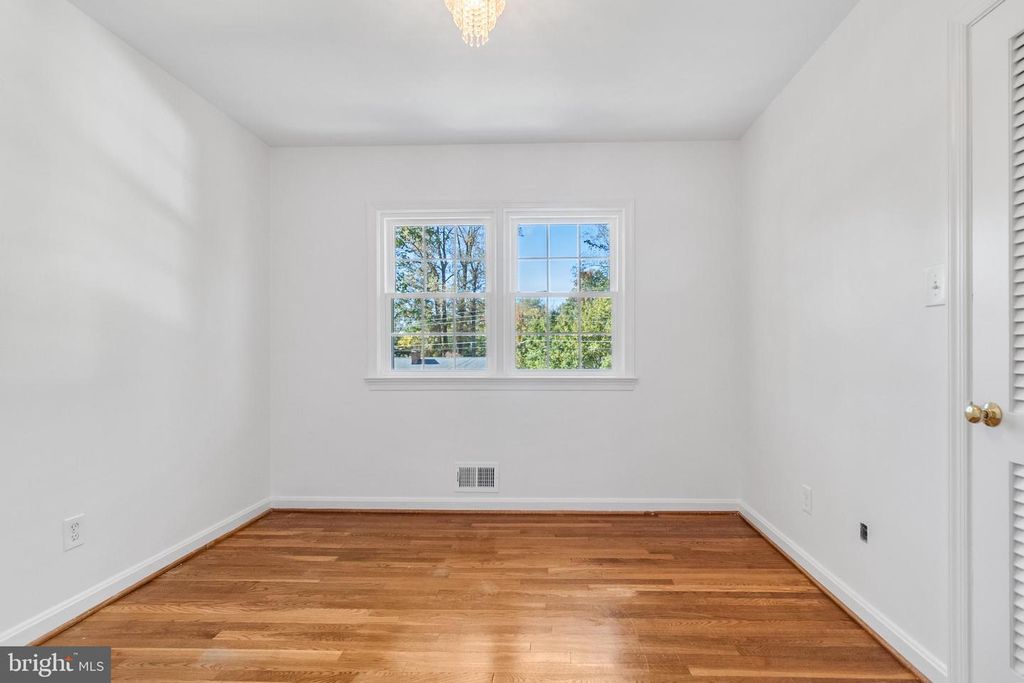 2339 BARBOUR RD, Falls Church, VA 22043