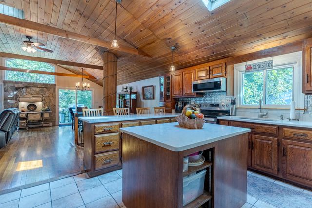 13 Dulcies Point Road, Kingston, NH 03848