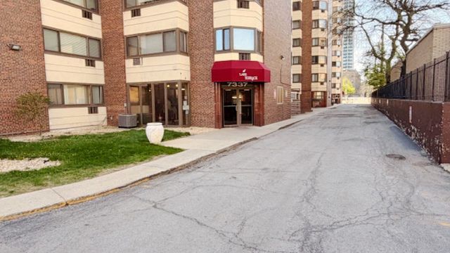 7337 S South Shore Drive 1012, Chicago, IL 60649