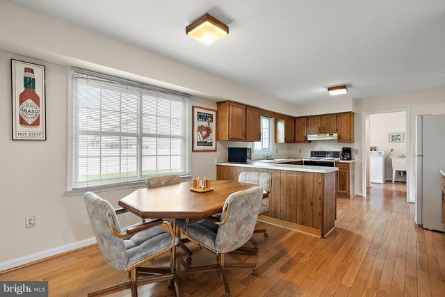30 LOCHVIEW DR, Bear, DE 19701