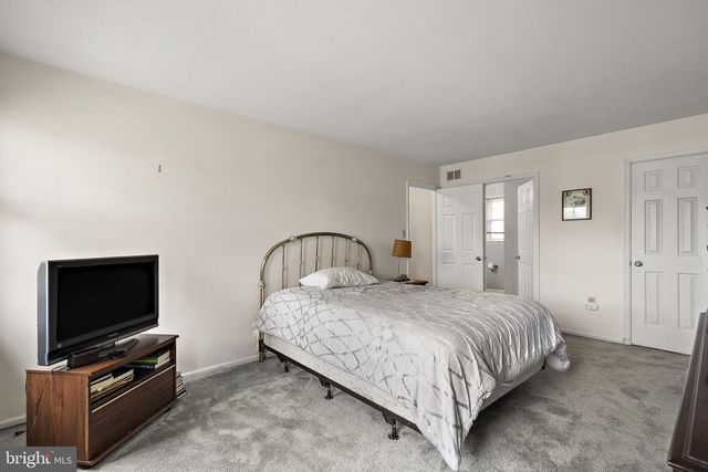 30 LOCHVIEW DR, Bear, DE 19701