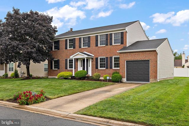 30 LOCHVIEW DR, Bear, DE 19701