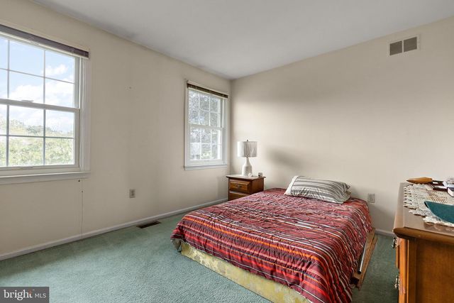 30 LOCHVIEW DR, Bear, DE 19701