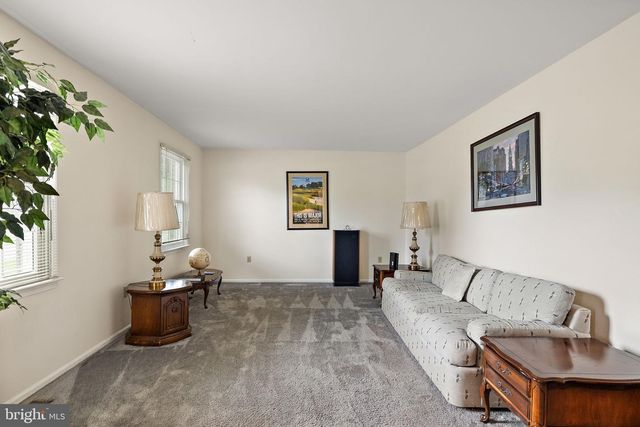 30 LOCHVIEW DR, Bear, DE 19701