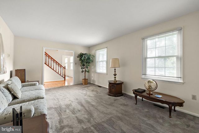 30 LOCHVIEW DR, Bear, DE 19701