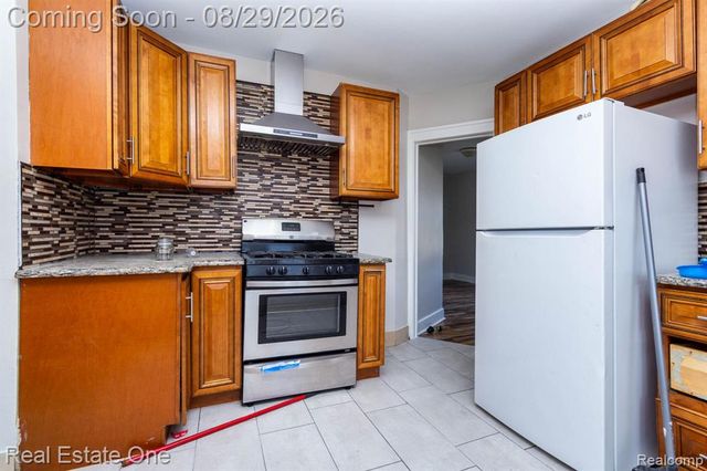 4932 Reuter Street, Dearborn, MI 48126