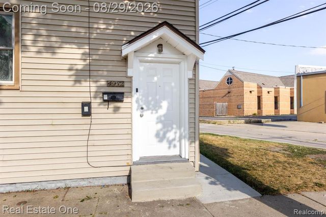 4932 Reuter Street, Dearborn, MI 48126