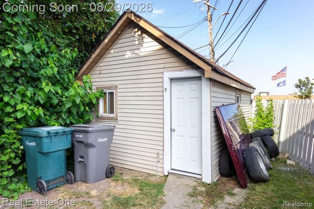 4932 Reuter Street, Dearborn, MI 48126