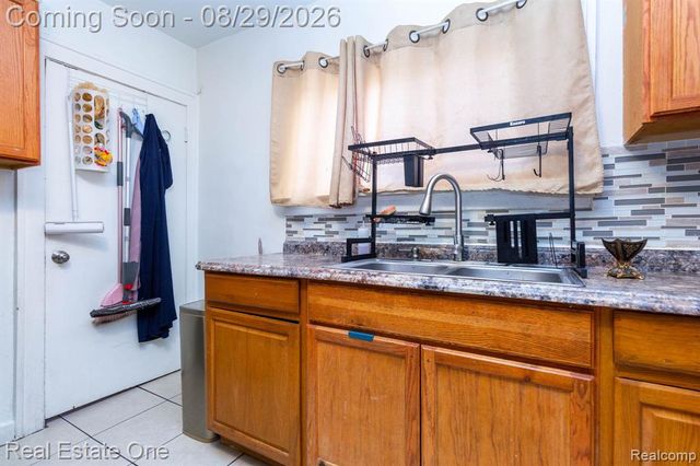 4932 Reuter Street, Dearborn, MI 48126