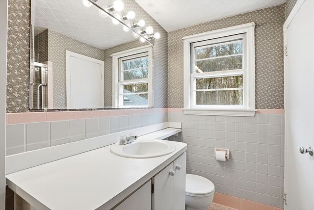 8 Ledgewood Drive, Canton, MA 02021