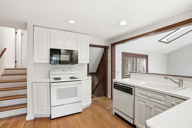 8 Ledgewood Drive, Canton, MA 02021