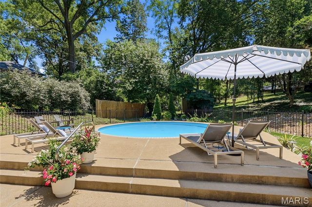 424 Belleview Avenue, Webster Groves, MO 63119