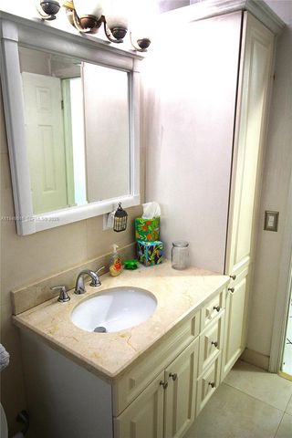 2000 SW 84th Ave, Miami, FL 33155