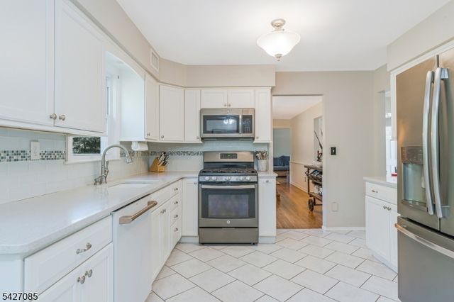 2 Sunset View Rd, Readington Twp., NJ 08822