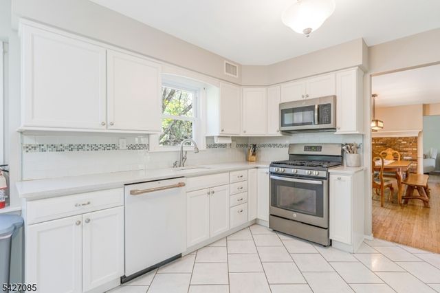 2 Sunset View Rd, Readington Twp., NJ 08822