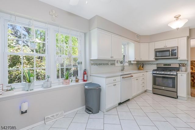 2 Sunset View Rd, Readington Twp., NJ 08822