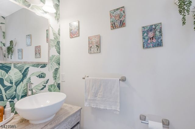 2 Sunset View Rd, Readington Twp., NJ 08822