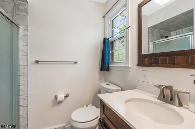 2 Sunset View Rd, Readington Twp., NJ 08822