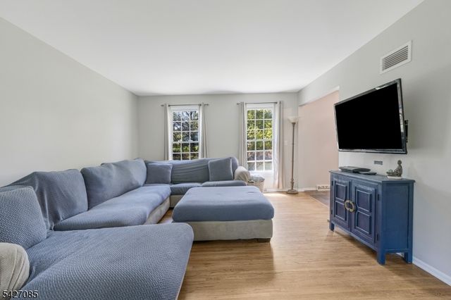 2 Sunset View Rd, Readington Twp., NJ 08822