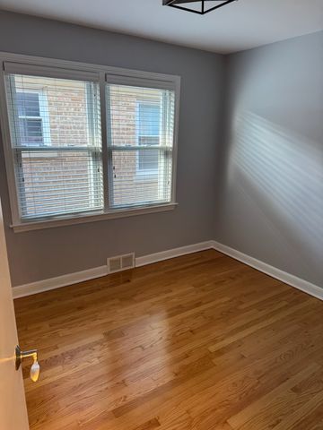 6320 N Kildare Avenue, Chicago, IL 60646