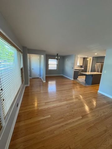 6320 N Kildare Avenue, Chicago, IL 60646
