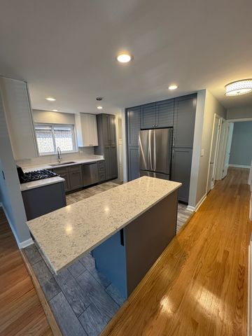 6320 N Kildare Avenue, Chicago, IL 60646